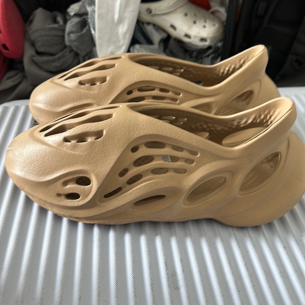 Yezzy foam runners